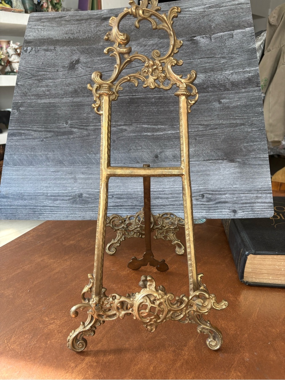 Antique-Style Gold Decorative Easel Stand